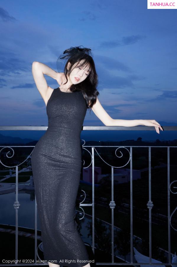 玥儿玥  [XiuRen]高清写真图 2024.07.26 No.8921 玥儿玥er 黑丝美腿第3张图片
